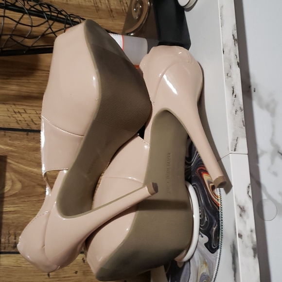 High heels - Picture 3 of 4